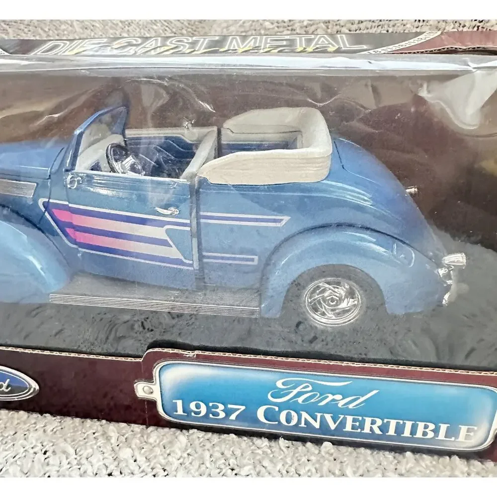 A21 1937 Ford Convertible 1:18 –Road Legends – Blue w/ White Top – Die-Cast